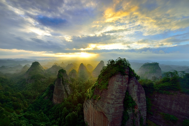 国家4A级景区——万佛山.jpg