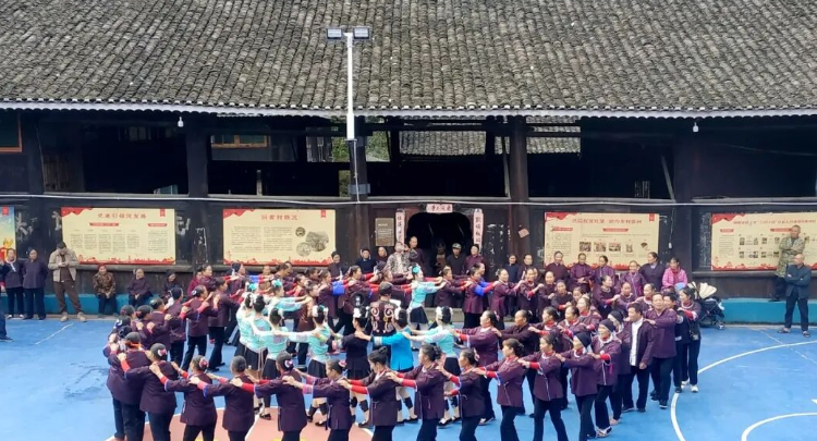 通道洞雷村：侗歌唱响新政策 乡村振兴绘新篇