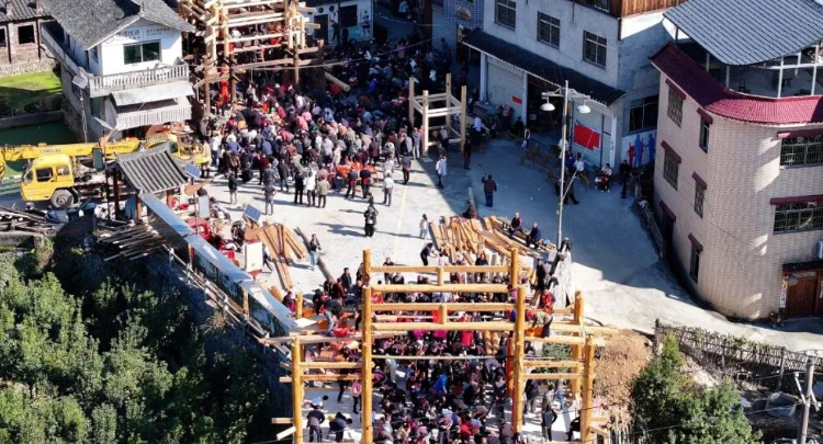 一木一榫见匠心 吉梁高升聚侗情