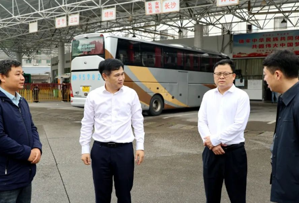 覃歇民督导检查安全生产工作