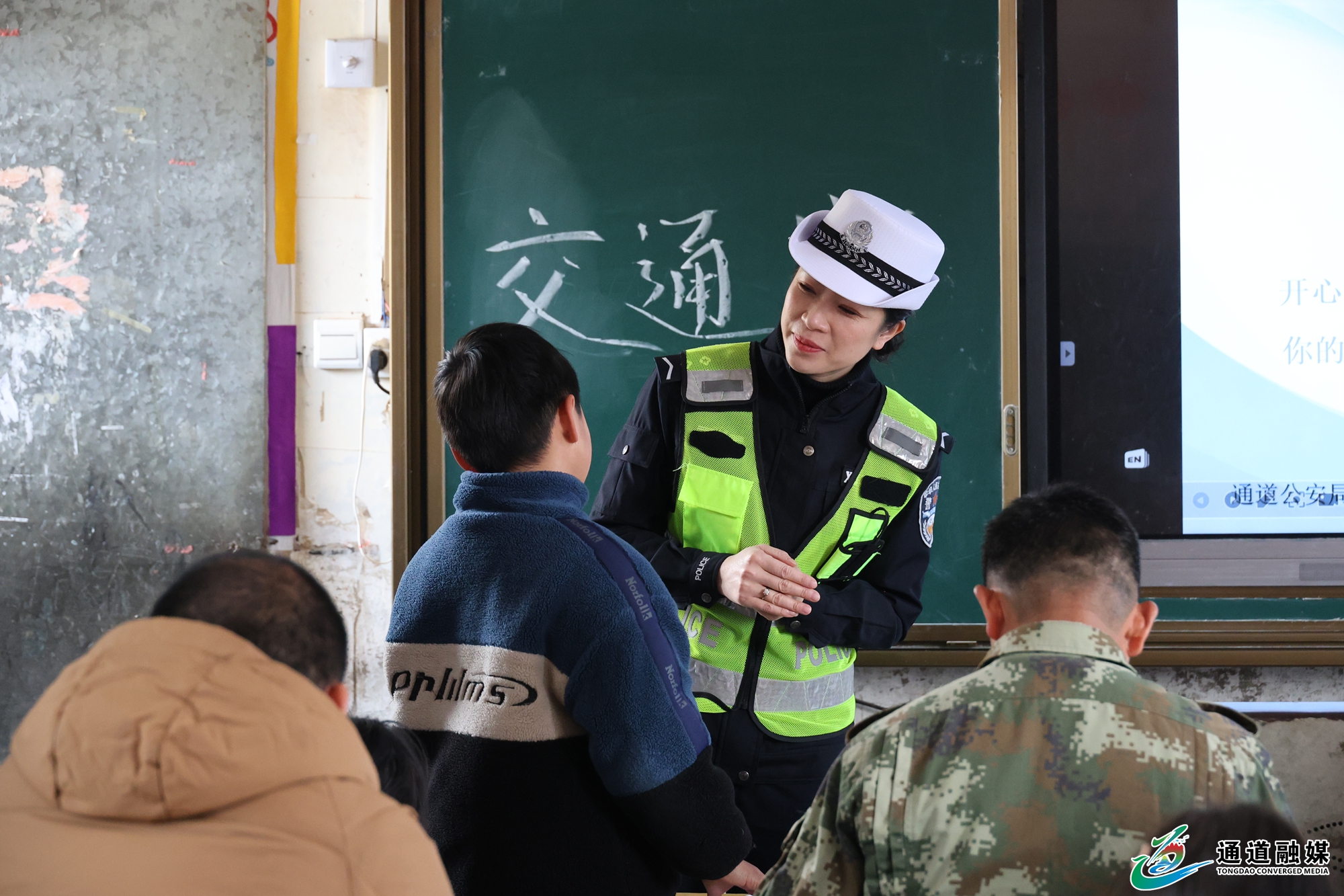交通安全宣讲进课堂+寓教于乐话安全+(16).JPG