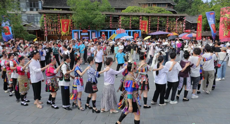 通道:“五一”小长假 侗乡风情引客潮