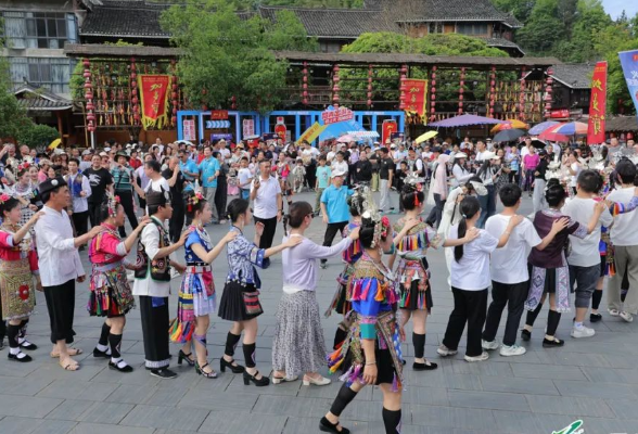 通道：“五一”小长假 侗乡风情引客潮