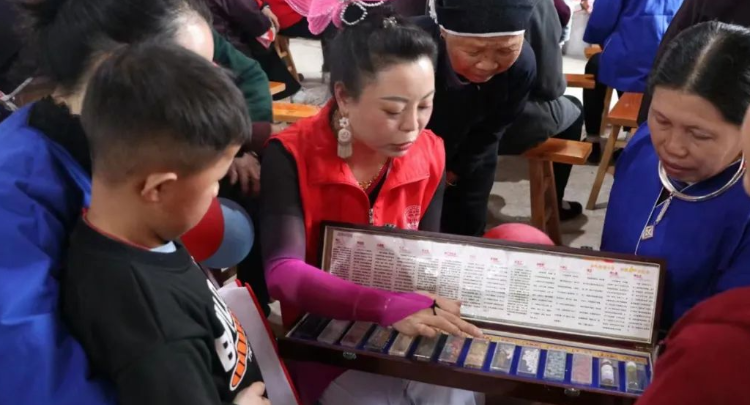 杨春艳:携手志愿者让禁毒知识“飞”进侗乡大街小巷