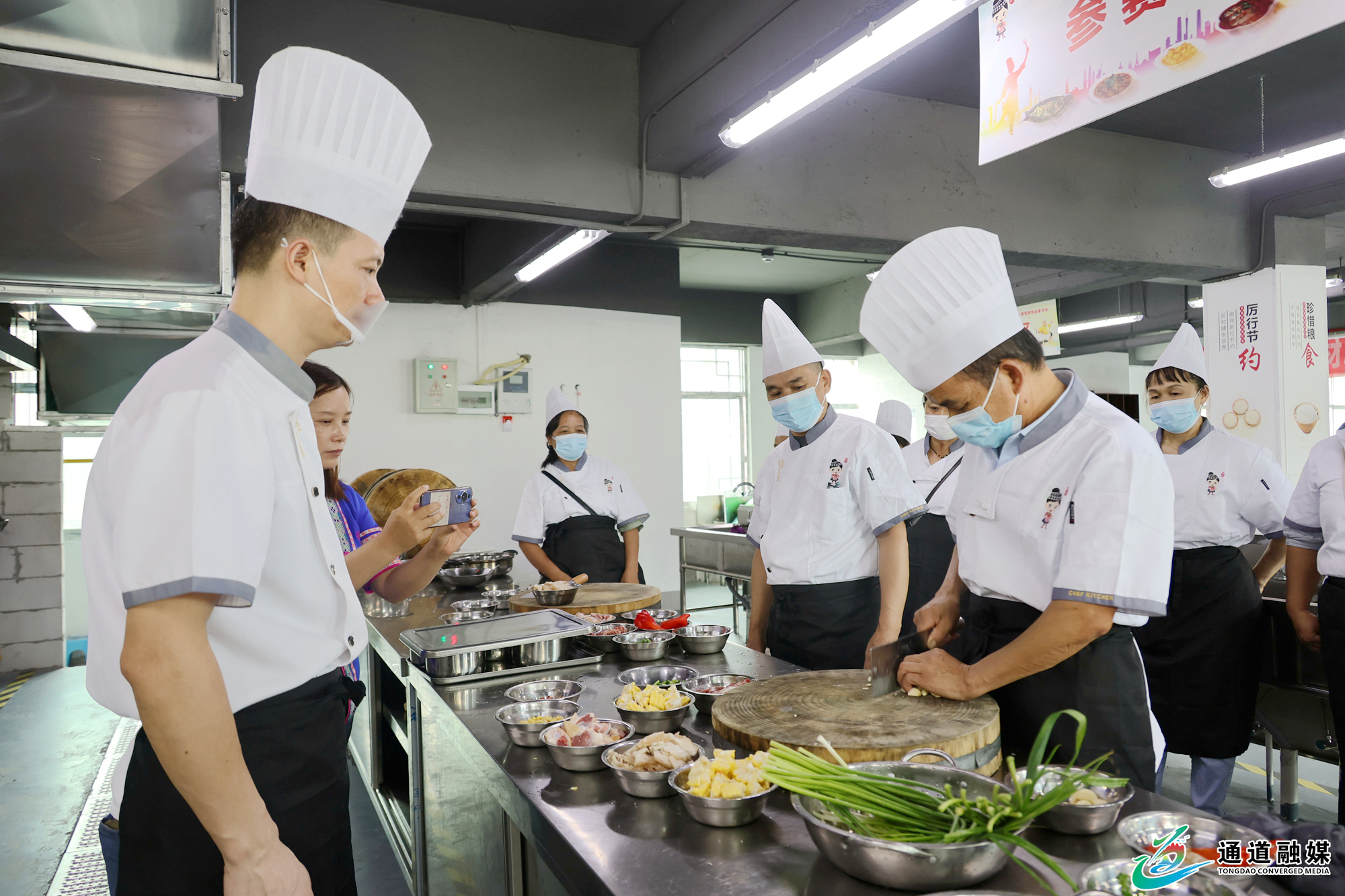 我县开展2025年中小学幼儿园食堂工作专题培训+筑牢校园舌尖安全防线+(20).JPG