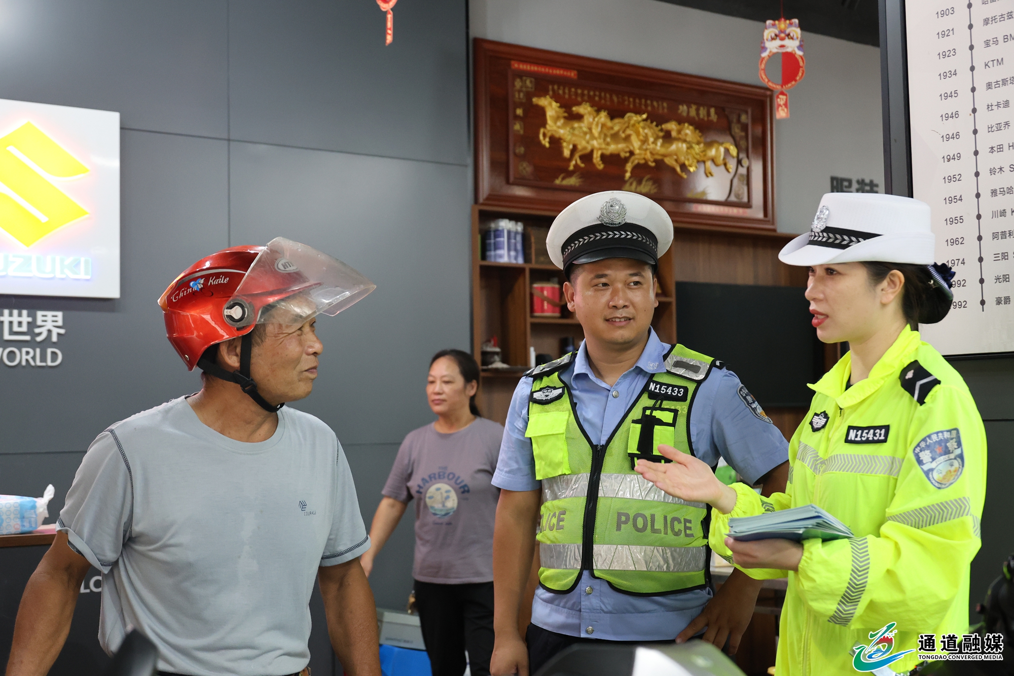 县公安局交管中心深入企业开展交通安全宣传+筑牢配送行业安全防线+(13).JPG