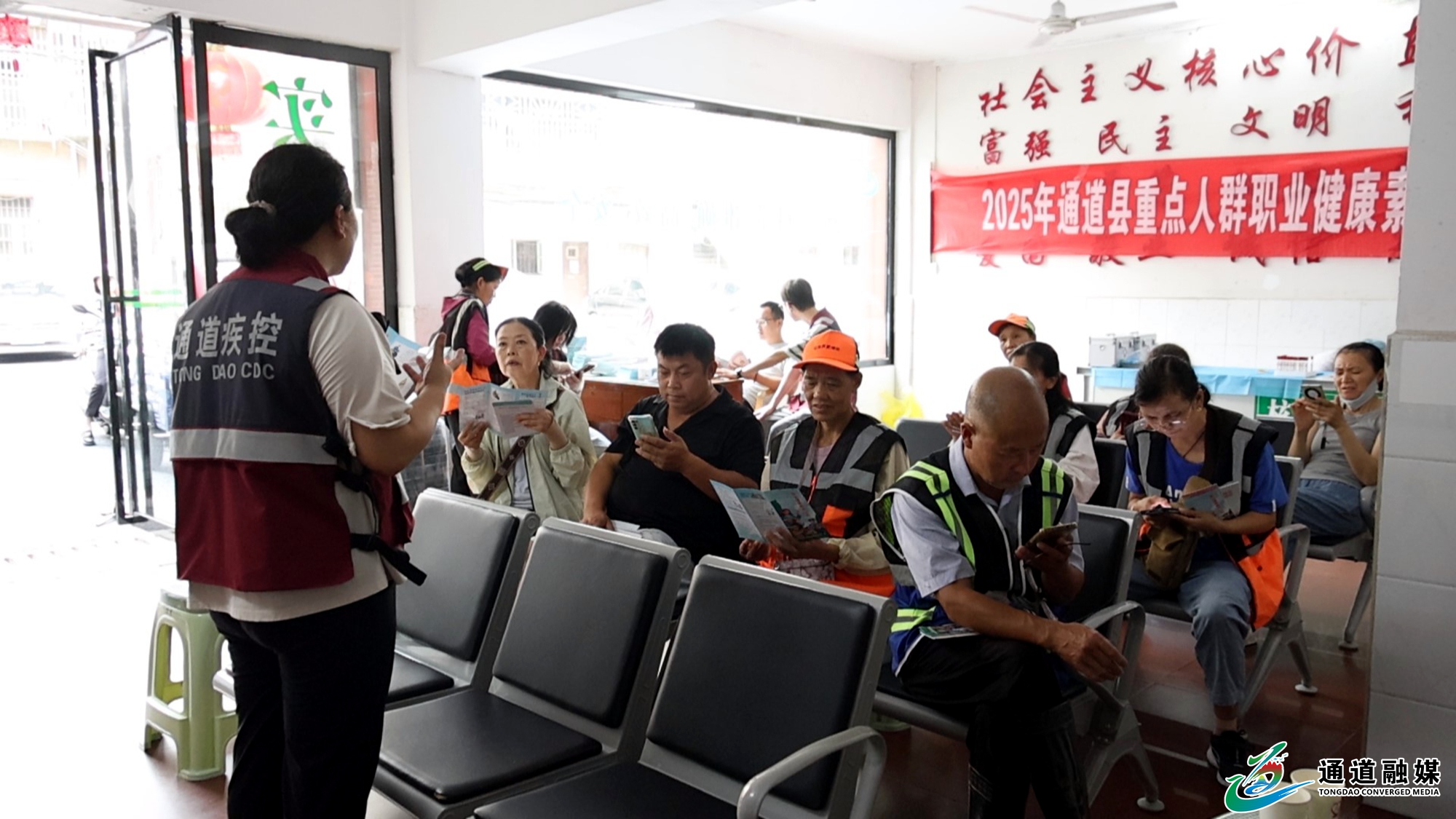 县疾控中心开展五大行业职业健康素养监测+筑牢劳动者健康防线+(3).JPG
