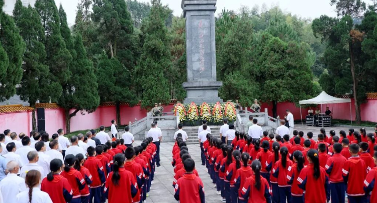 英烈精神永传承 我县举行9·30烈士纪念日活动