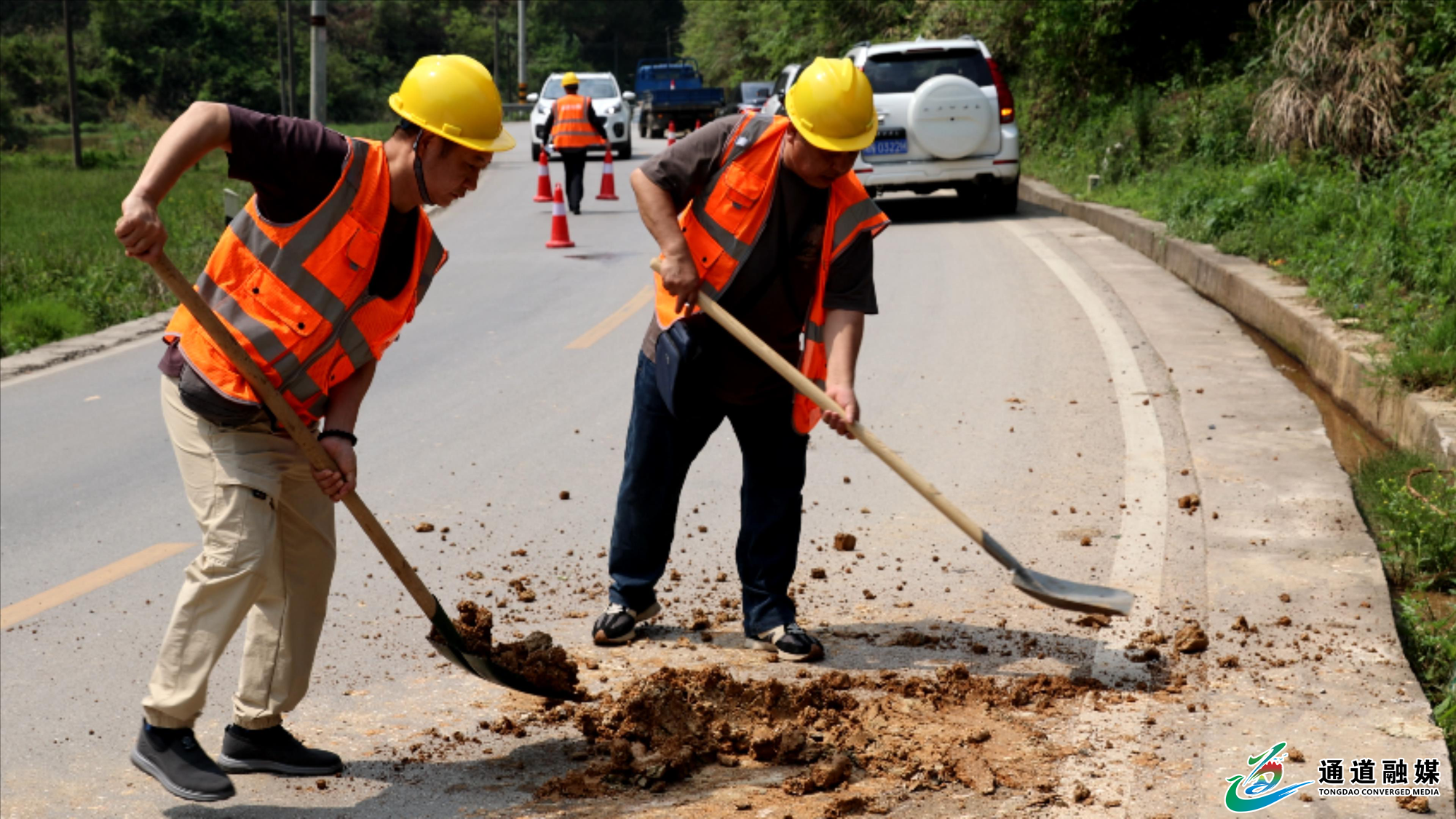 县公路建设养护中心开展道路水毁应急演练+(3).png