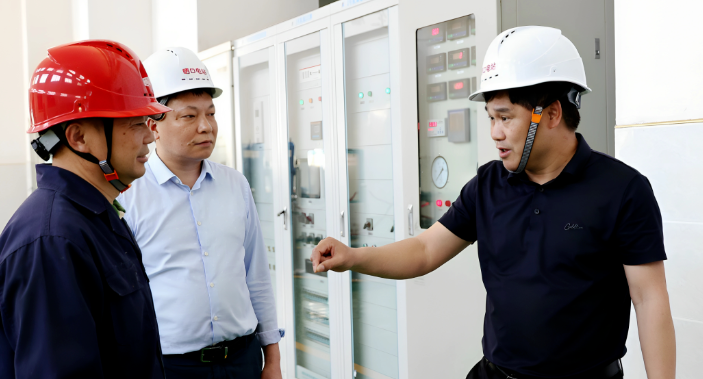 覃歇民以“四不两直”方式督导防汛备汛、安全生产等工作