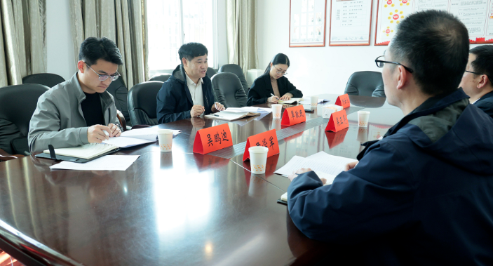 覃歇民到部分县直单位走访调研