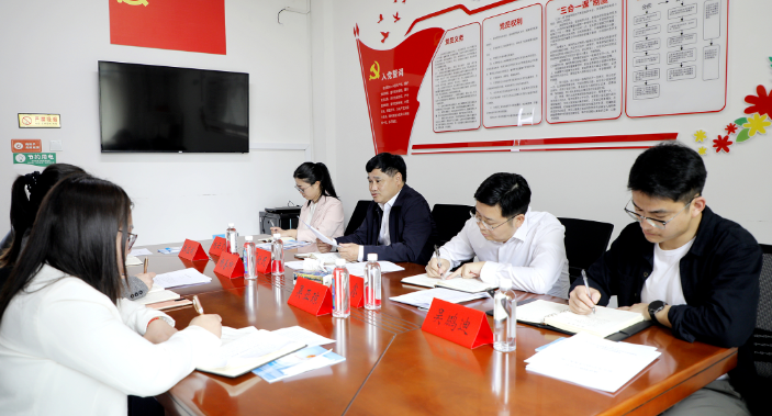 覃歇民到部分县直单位走访调研