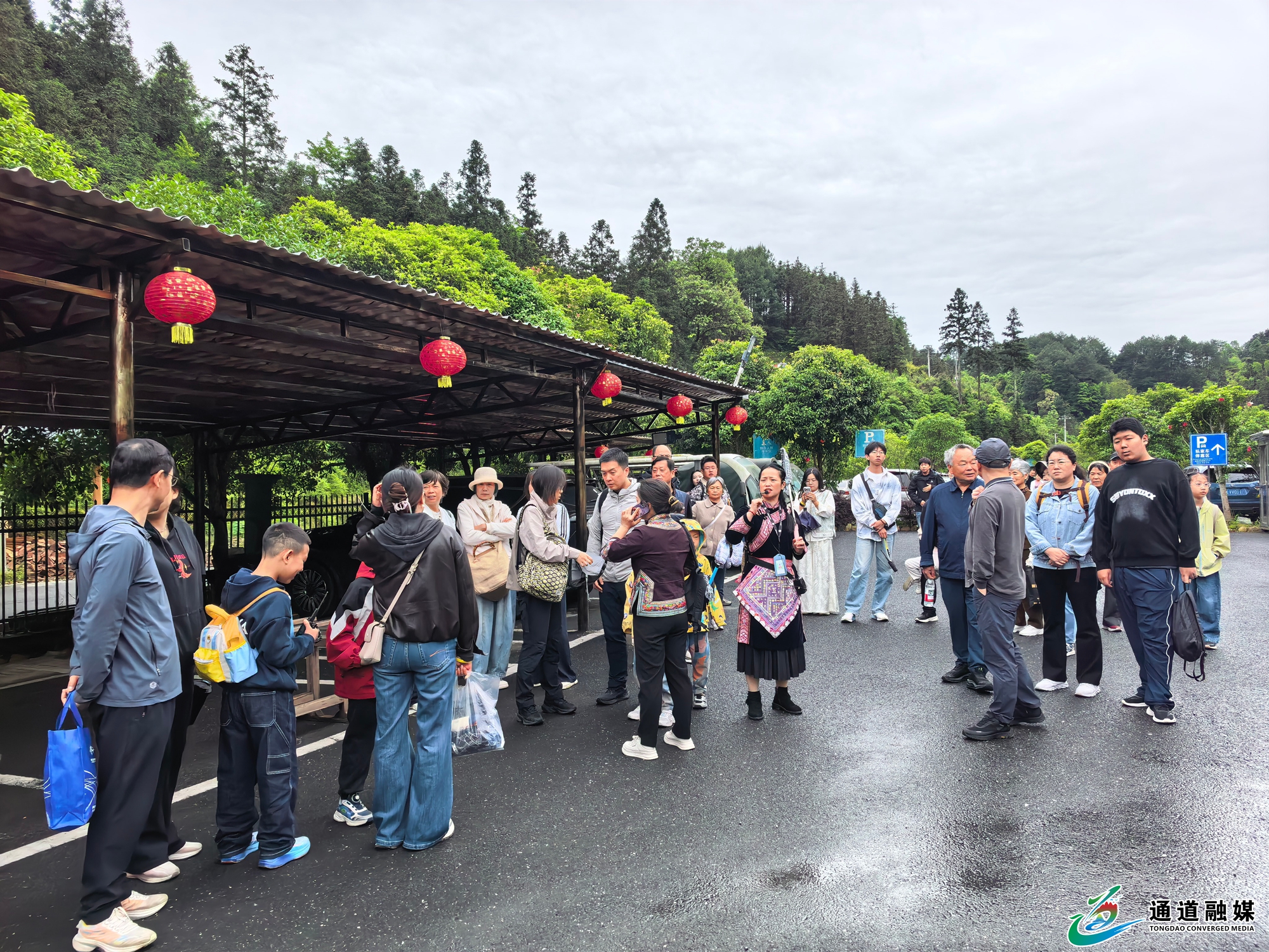湖北自驾团队游通道:赏万佛山丹霞+品侗寨风情+(15).jpg 湖北自驾团队游通道:赏万佛山丹霞+品侗寨风情+(15).jpg
