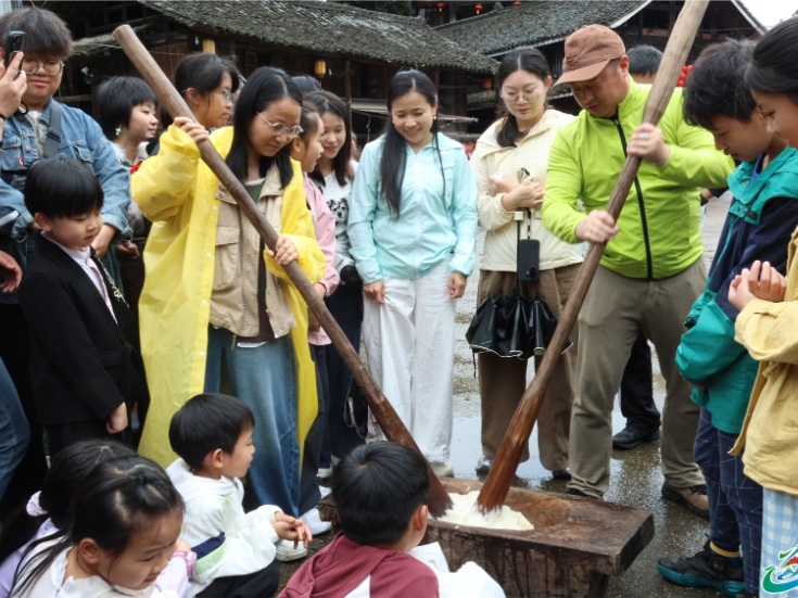 湖北自驾团队游通道：赏万佛山丹霞 品侗寨风情