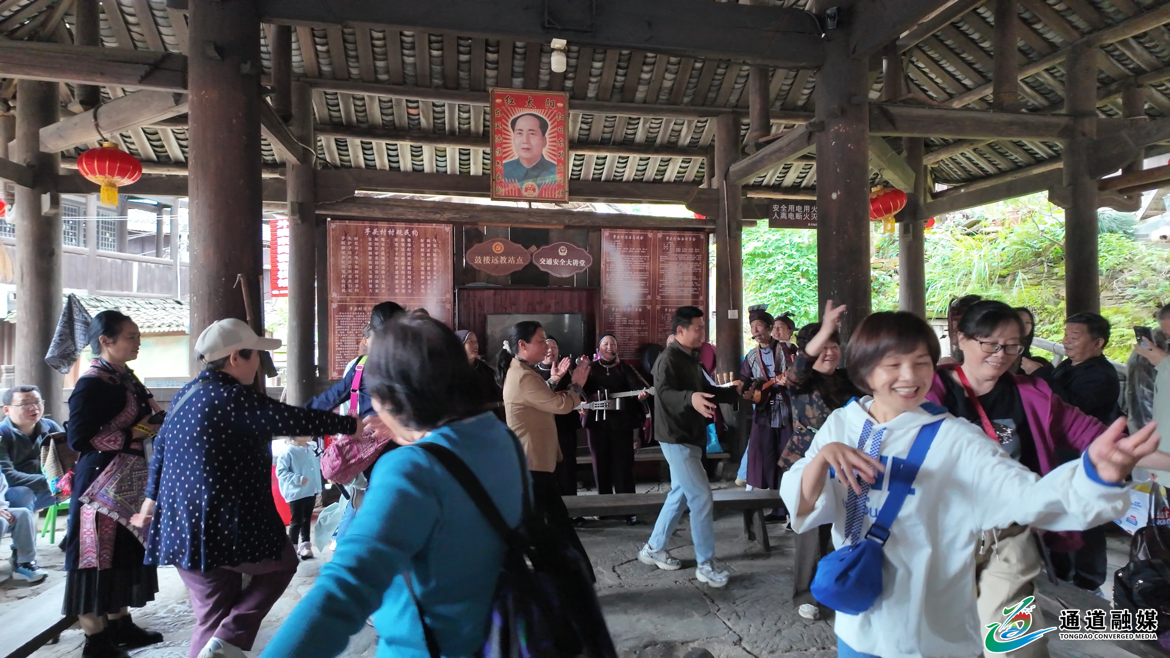 湖北自驾团队游通道:赏万佛山丹霞+品侗寨风情+(4).jpg 湖北自驾团队游通道:赏万佛山丹霞+品侗寨风情+(4).jpg