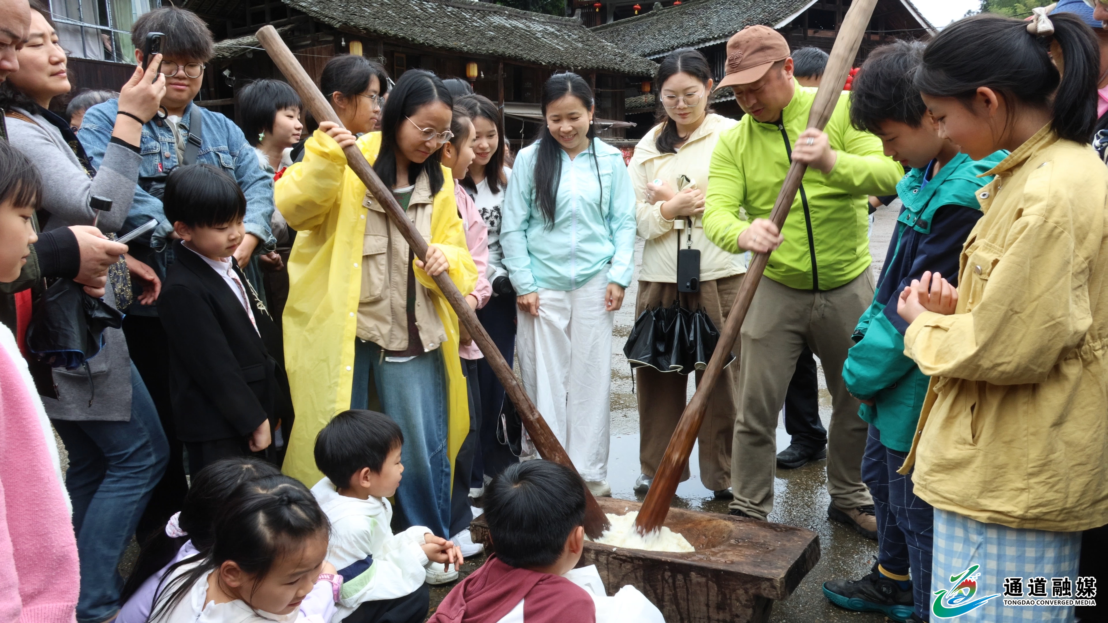 湖北自驾团队游通道:赏万佛山丹霞+品侗寨风情+(5).jpg 湖北自驾团队游通道:赏万佛山丹霞+品侗寨风情+(5).jpg