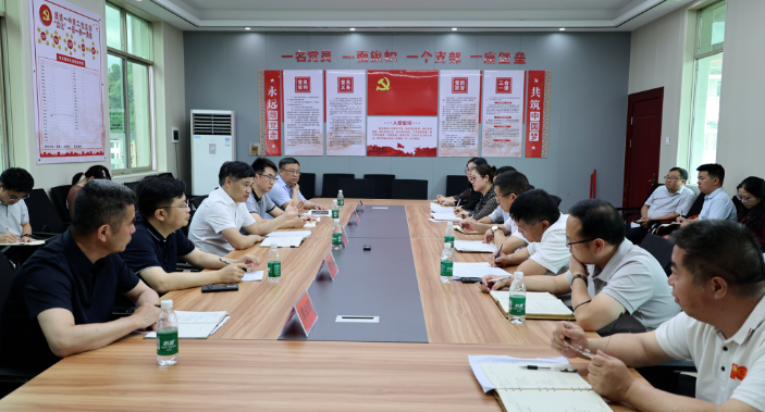 覃歇民专题调研教育工作