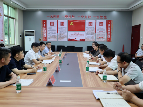 覃歇民专题调研教育工作