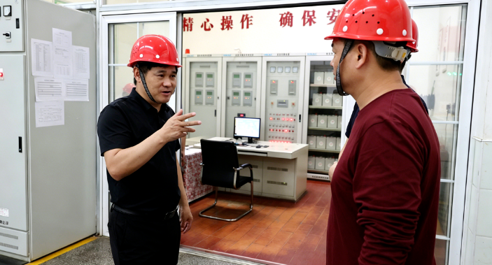 覃歇民督导检查企业安全生产工作
