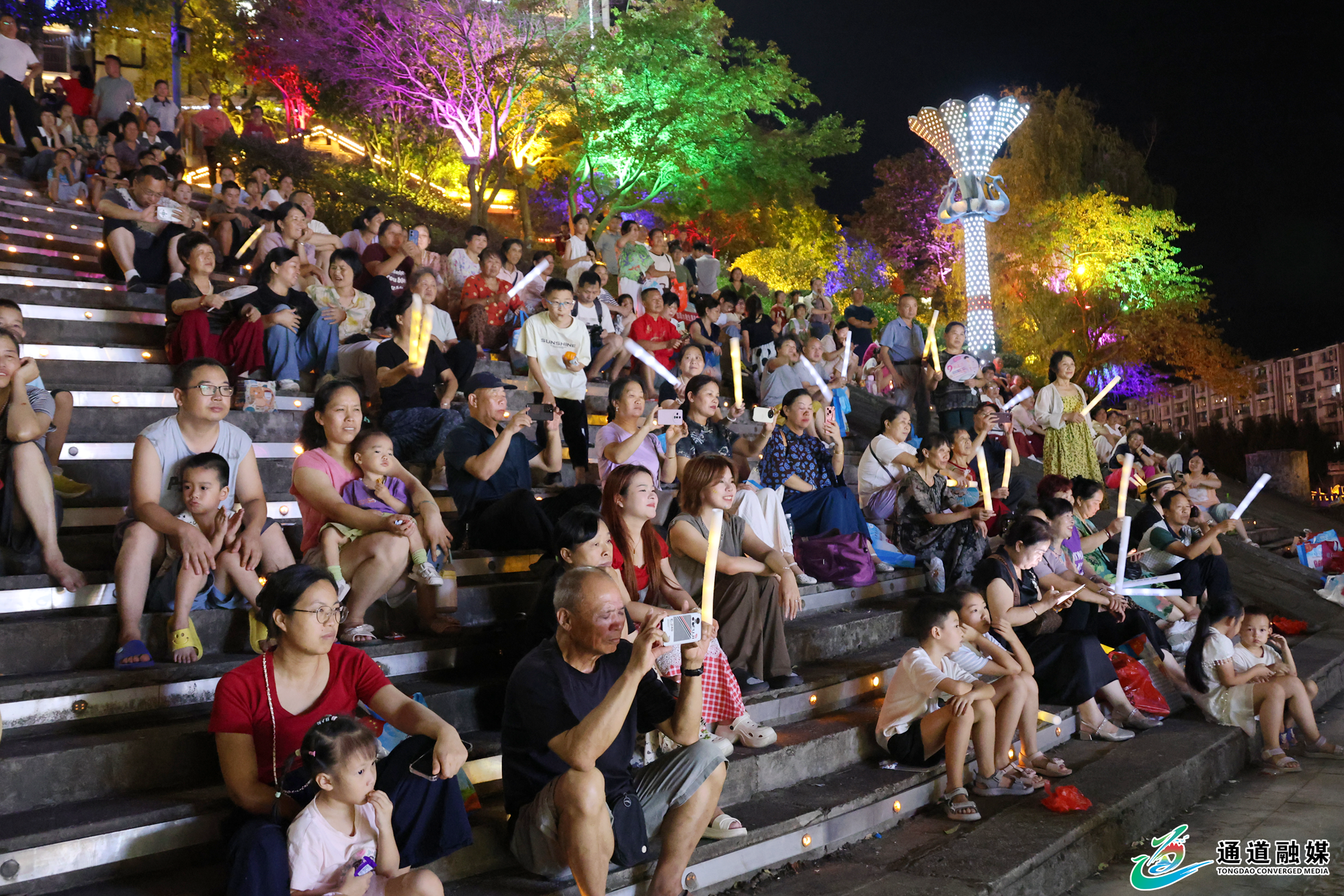 法治邂逅文旅！河畔音乐会解锁夜间普法新场景+(11).png