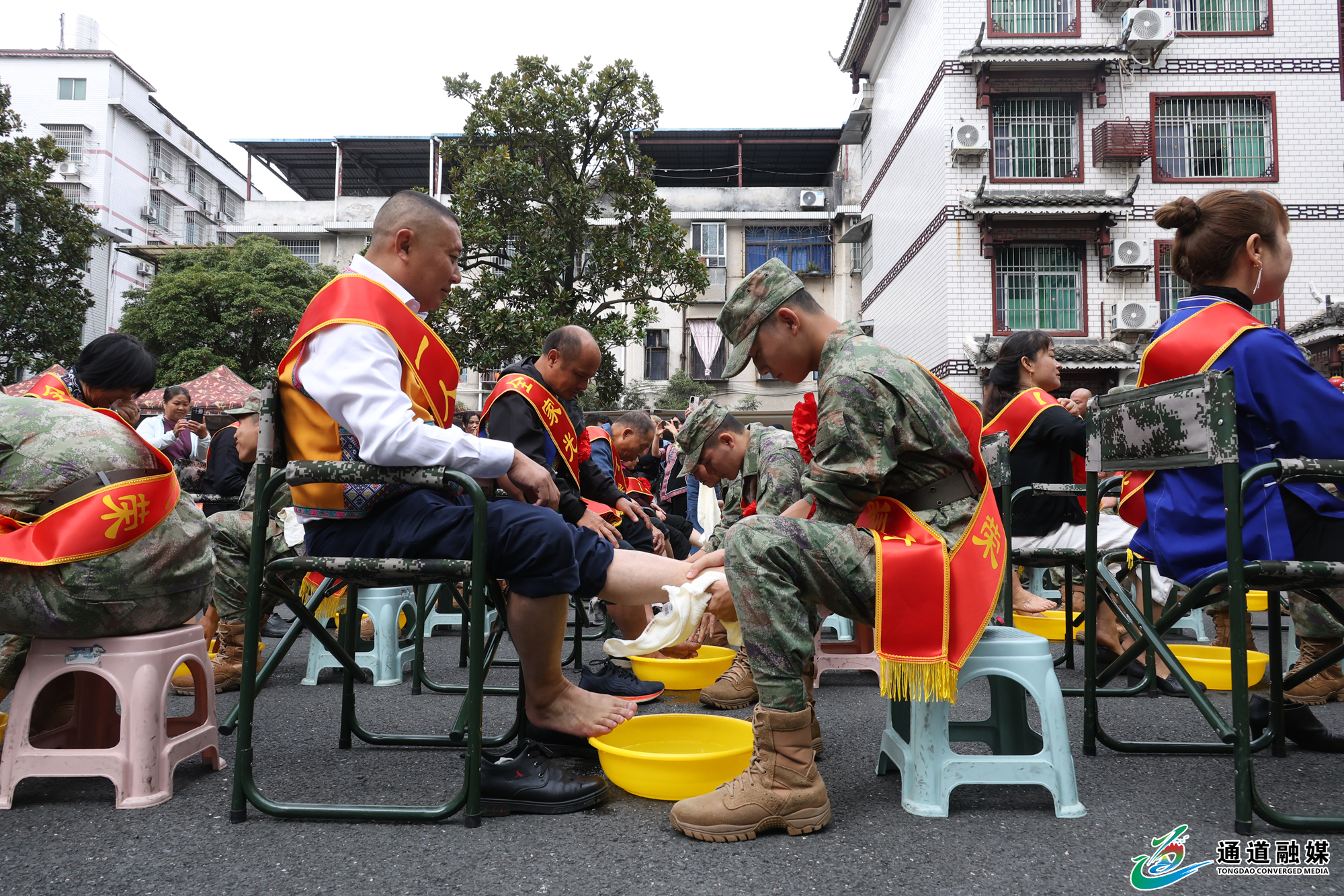 一盏马灯照前路+红色初心励新兵｜通道县2026年秋季新兵入伍欢送会9.png