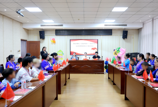 红色阵地诵经典 暖心陪伴护童心