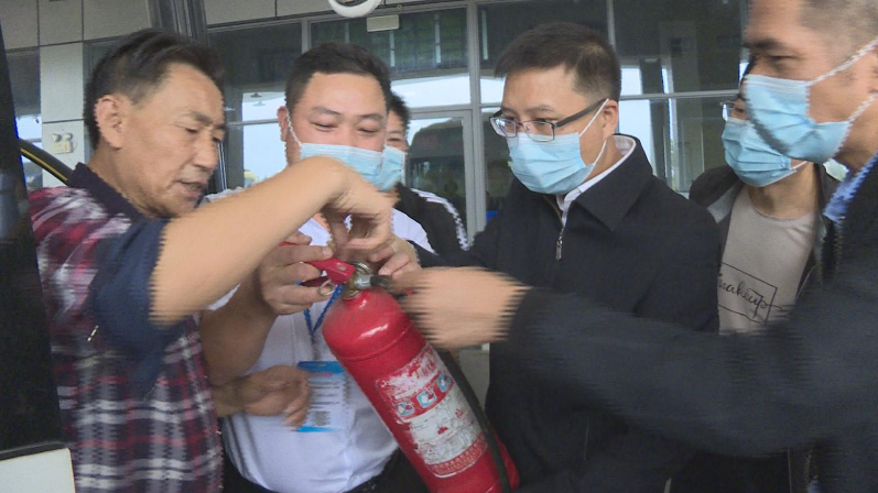 市领导到城区各车站检查安全生产工作