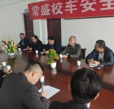 市领导督查校车安全工作