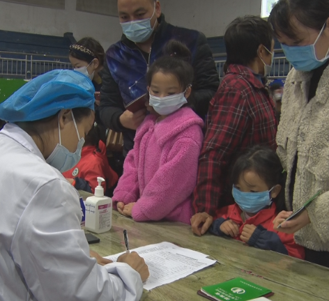 【视频】常宁：开设3-11岁人群新冠疫苗方舱接种点 加快构筑群体免疫屏障