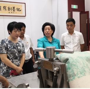 阳新丽来常参观南门湖版画基地