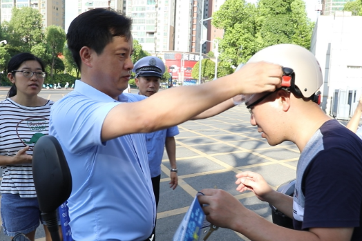 【视频】市政府机关大院开展标准化管理整治活动 