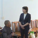 邓艳红调研民政工作并看望慰问百岁老人