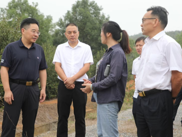 罗卫华：筑牢防返贫底线 做强特色产业 夯实乡村振兴根基
