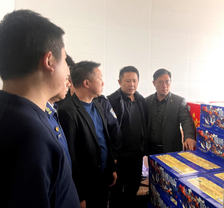 【曝光台】167件烟花爆竹藏身民宅 多部门联合查处