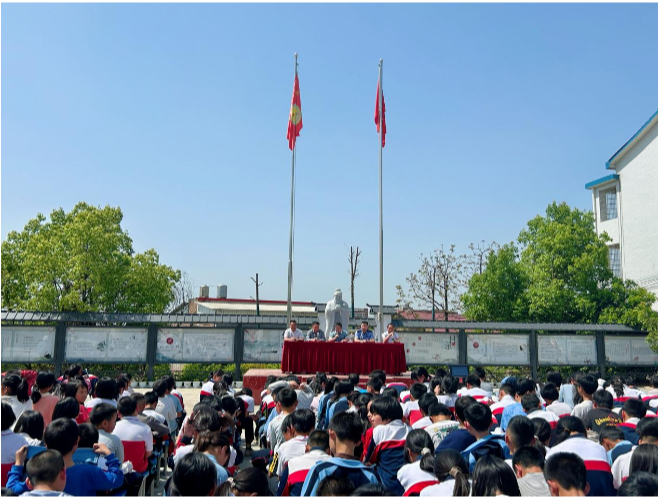 法治进校园 学法促成长 ——曲潭街道办事处进校园开展法治教育主题讲座