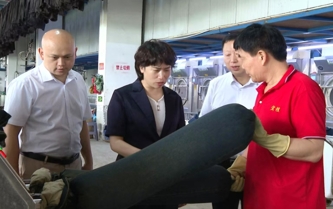 邓艳红到湘南纺织产业基地调研