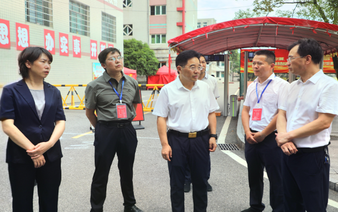 【视频】罗卫华督导高考准备工作 确保平安暖心高考