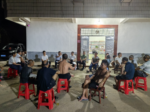 官岭镇：屋场会上话民生 