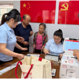 国庆服务不打烊 便民服务暖民心——曲潭街道迴江村开展社保卡便民服务
