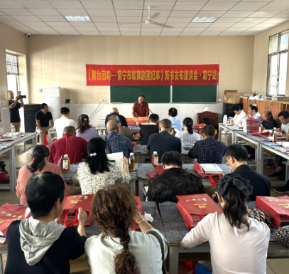 《舞台回响——常宁市歌舞剧团纪事》新书发布座谈会举行