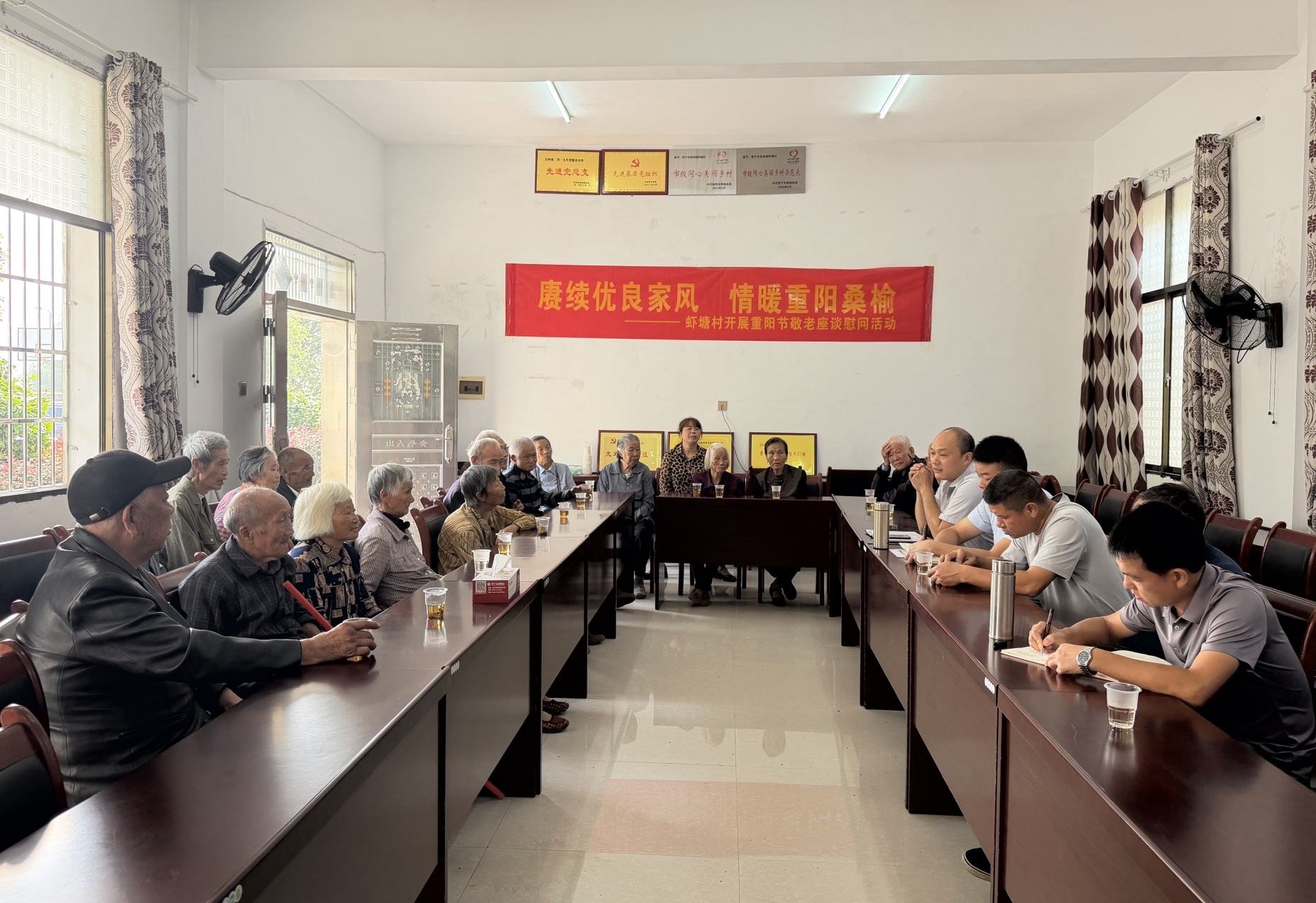 官岭镇重阳慰问 (1)_看图王.jpg 官岭镇重阳慰问 (1)_看图王.jpg