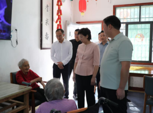 邓艳红调研农村集体“三资”管理暨养老服务突出问题专项整治工作