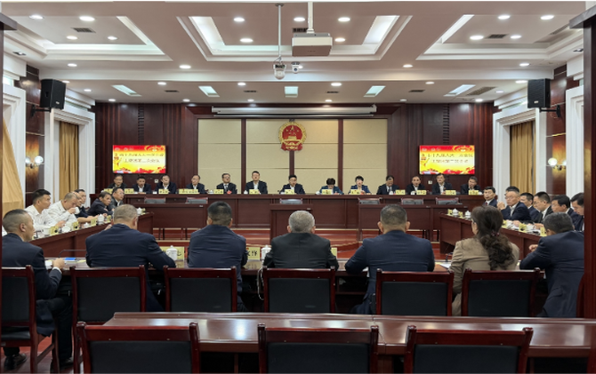 市十九届人大一次会议主席团召开第二次会议