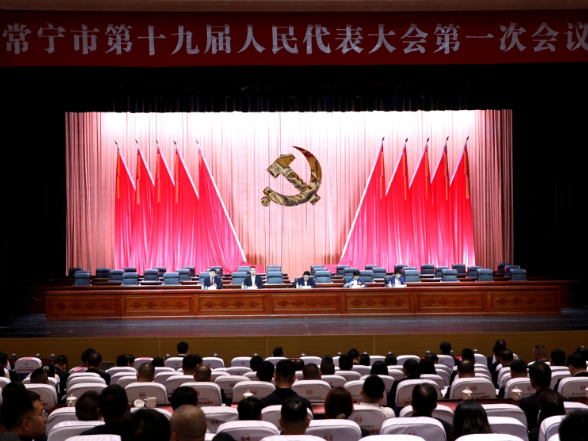 【视频】市“两会”召开党员大会
