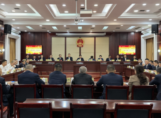 市十九届人大一次会议主席团召开第二次会议