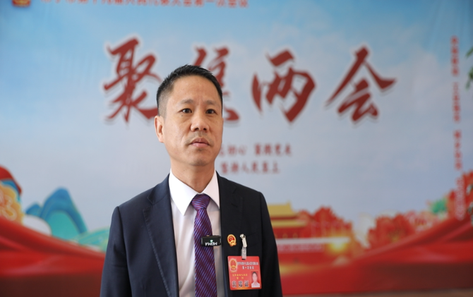 【视频】人大代表分团审议人大常委会工作报告和“两院”工作报告