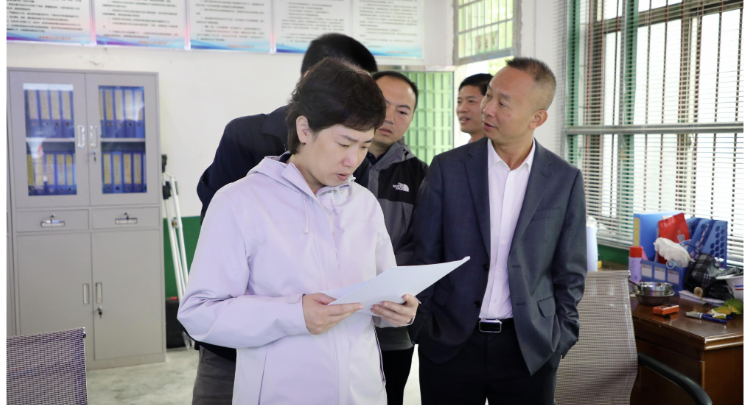 邓艳红调研岩溶洞穴生态环境整治和打非治违等相关工作