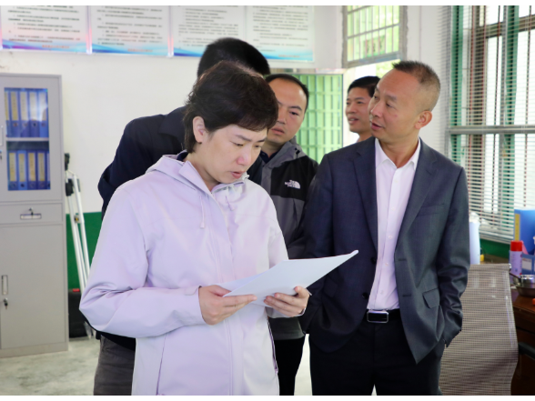 邓艳红调研岩溶洞穴生态环境整治和打非治违等相关工作