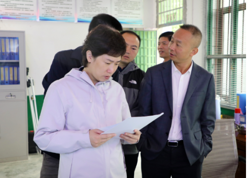 邓艳红调研岩溶洞穴生态环境整治和打非治违等相关工作