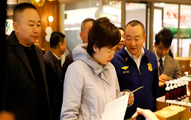 邓艳红走访慰问一线单位 督导安全生产工作 检查节日市场供应